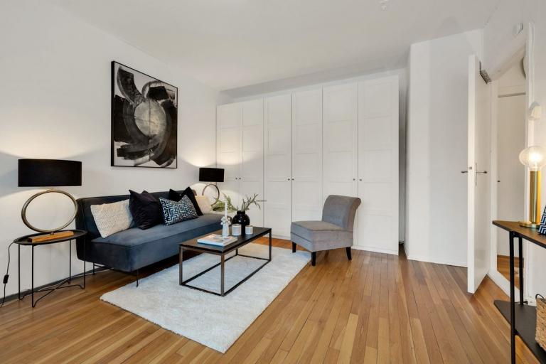 Sofaen som fremkommer på bildet, er byttet ut med en sovesofa, 'Chill' sovesofa fra Bohus.